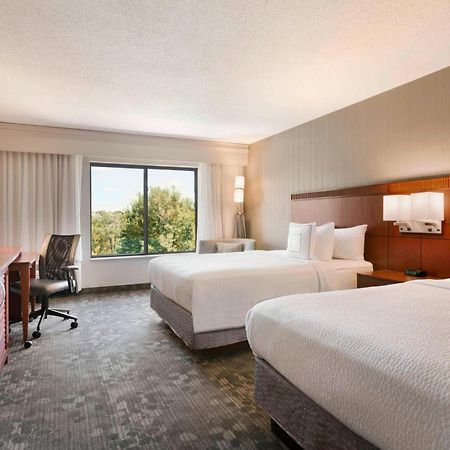 Courtyard By Marriott Bloomington Normal Hotel Exterior photo