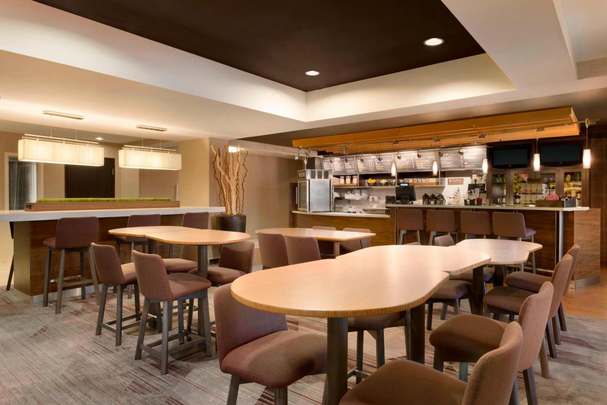 Courtyard By Marriott Bloomington Normal Hotel Exterior photo