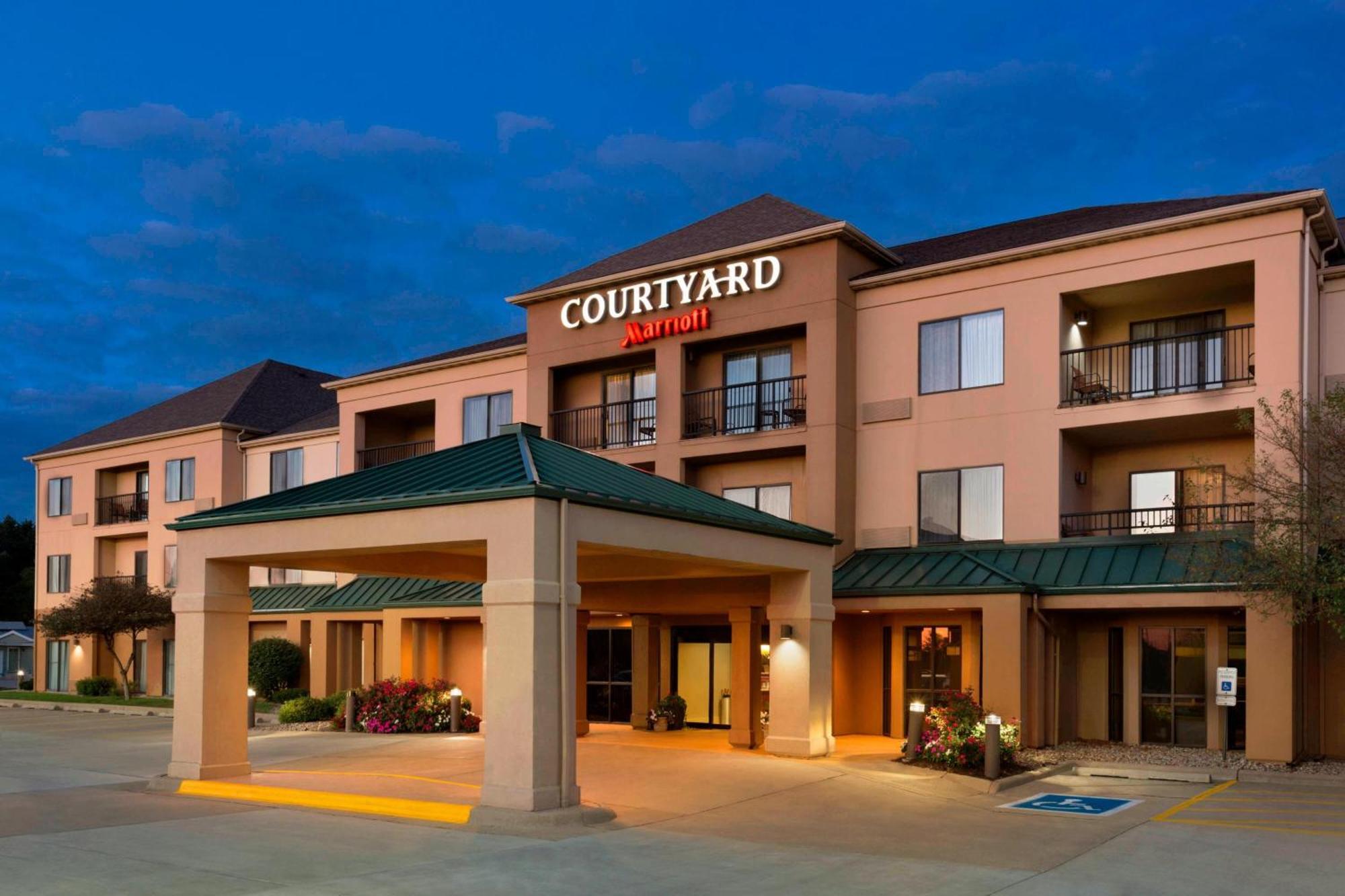 Courtyard By Marriott Bloomington Normal Hotel Exterior photo