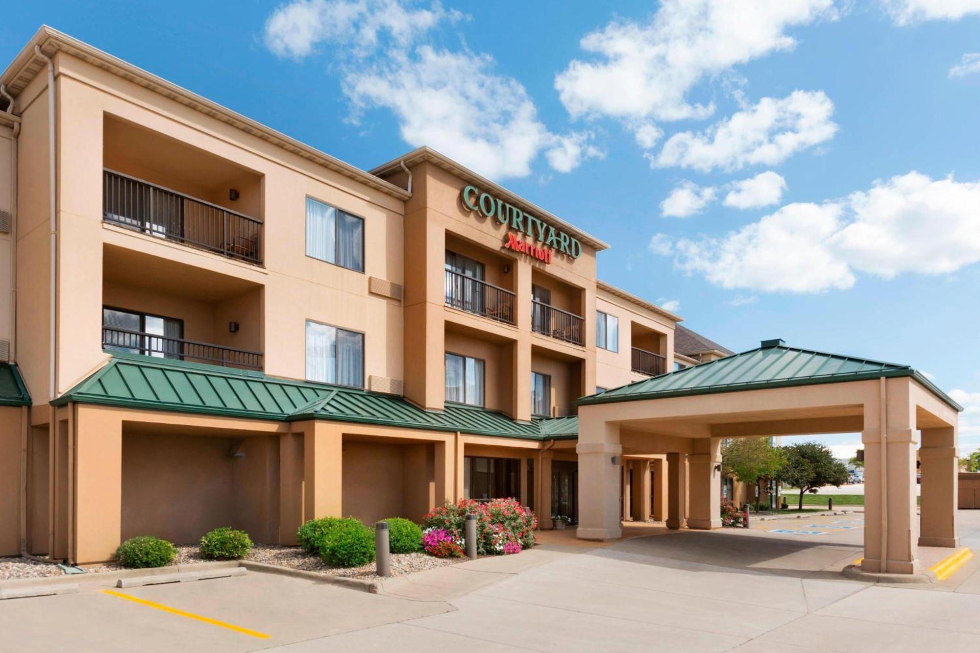 Courtyard By Marriott Bloomington Normal Hotel Exterior photo