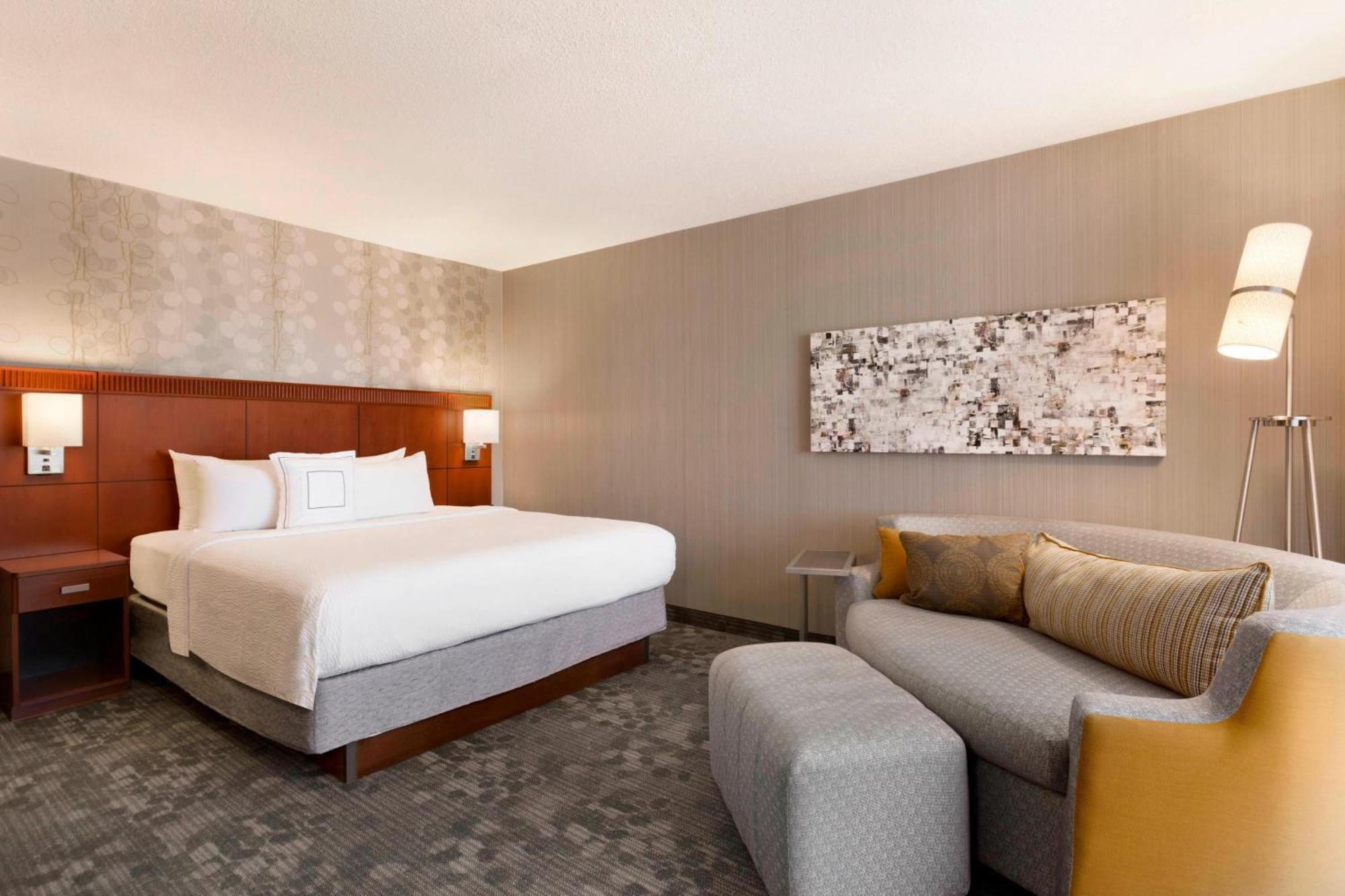 Courtyard By Marriott Bloomington Normal Hotel Exterior photo