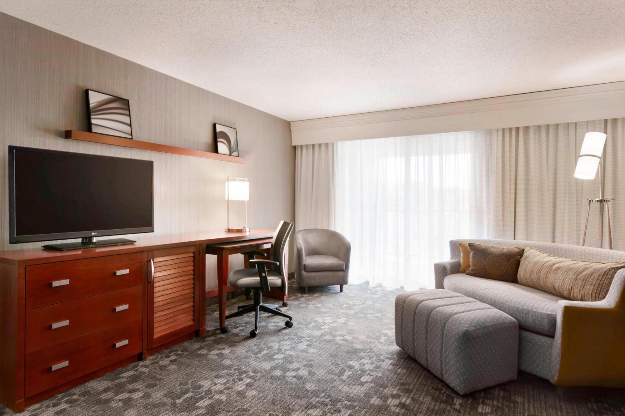Courtyard By Marriott Bloomington Normal Hotel Exterior photo