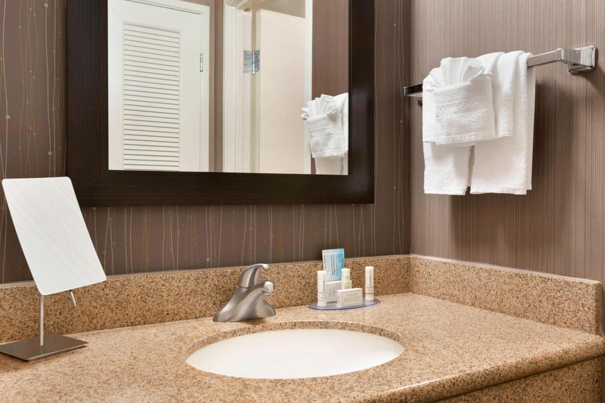Courtyard By Marriott Bloomington Normal Hotel Exterior photo