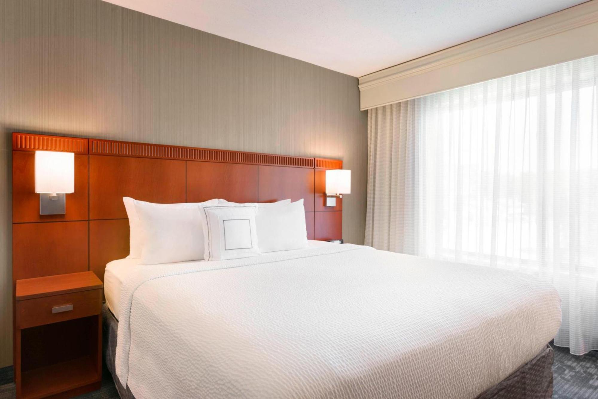 Courtyard By Marriott Bloomington Normal Hotel Exterior photo