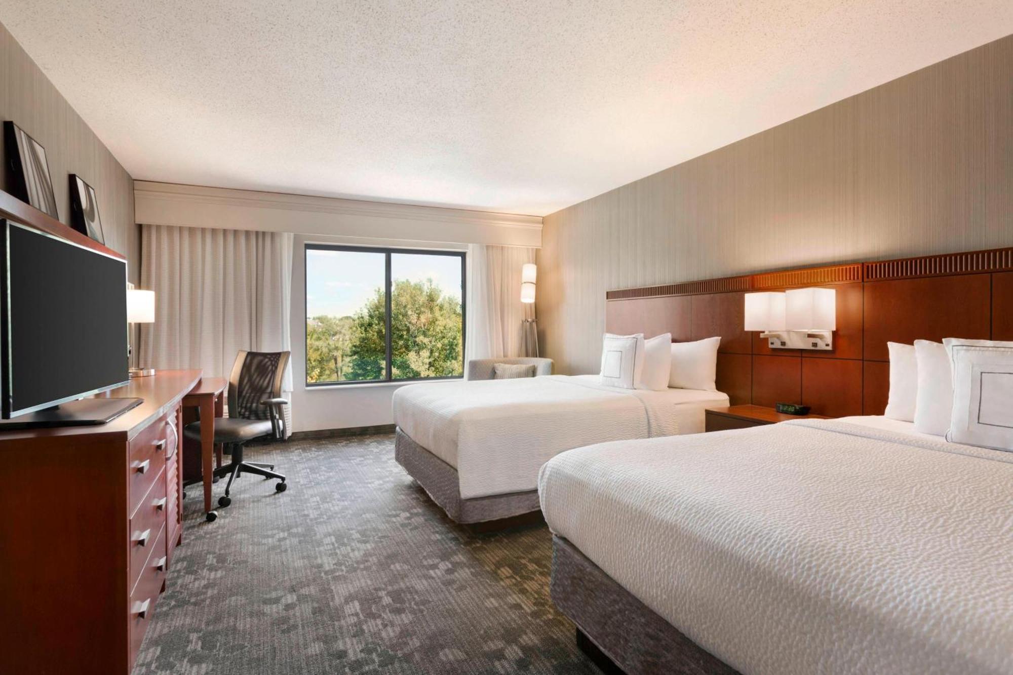 Courtyard By Marriott Bloomington Normal Hotel Exterior photo