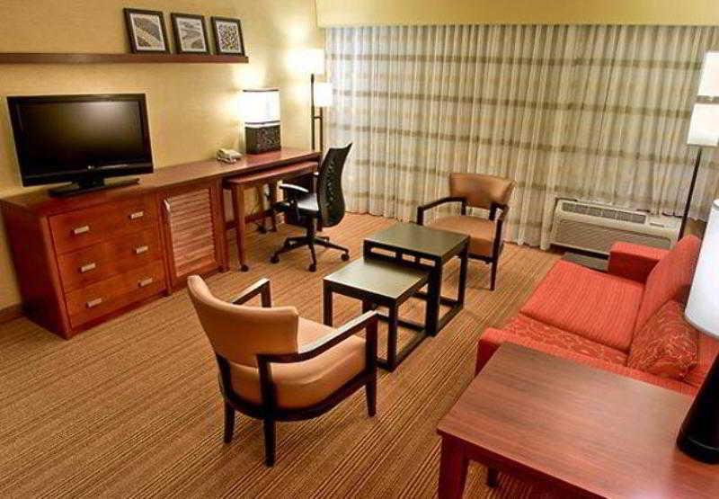 Courtyard By Marriott Bloomington Normal Hotel Room photo